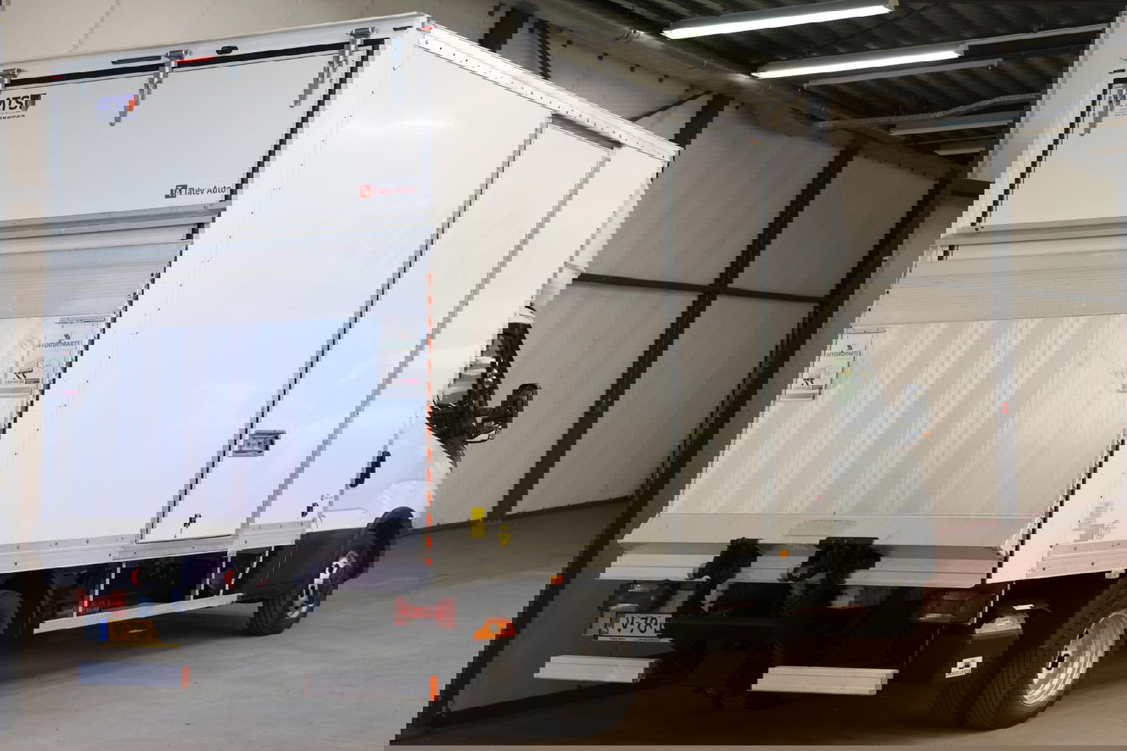 Iveco Daily 35C16 3.0 BAKWAGEN MET ZIJDEUR EN LAADKLEP