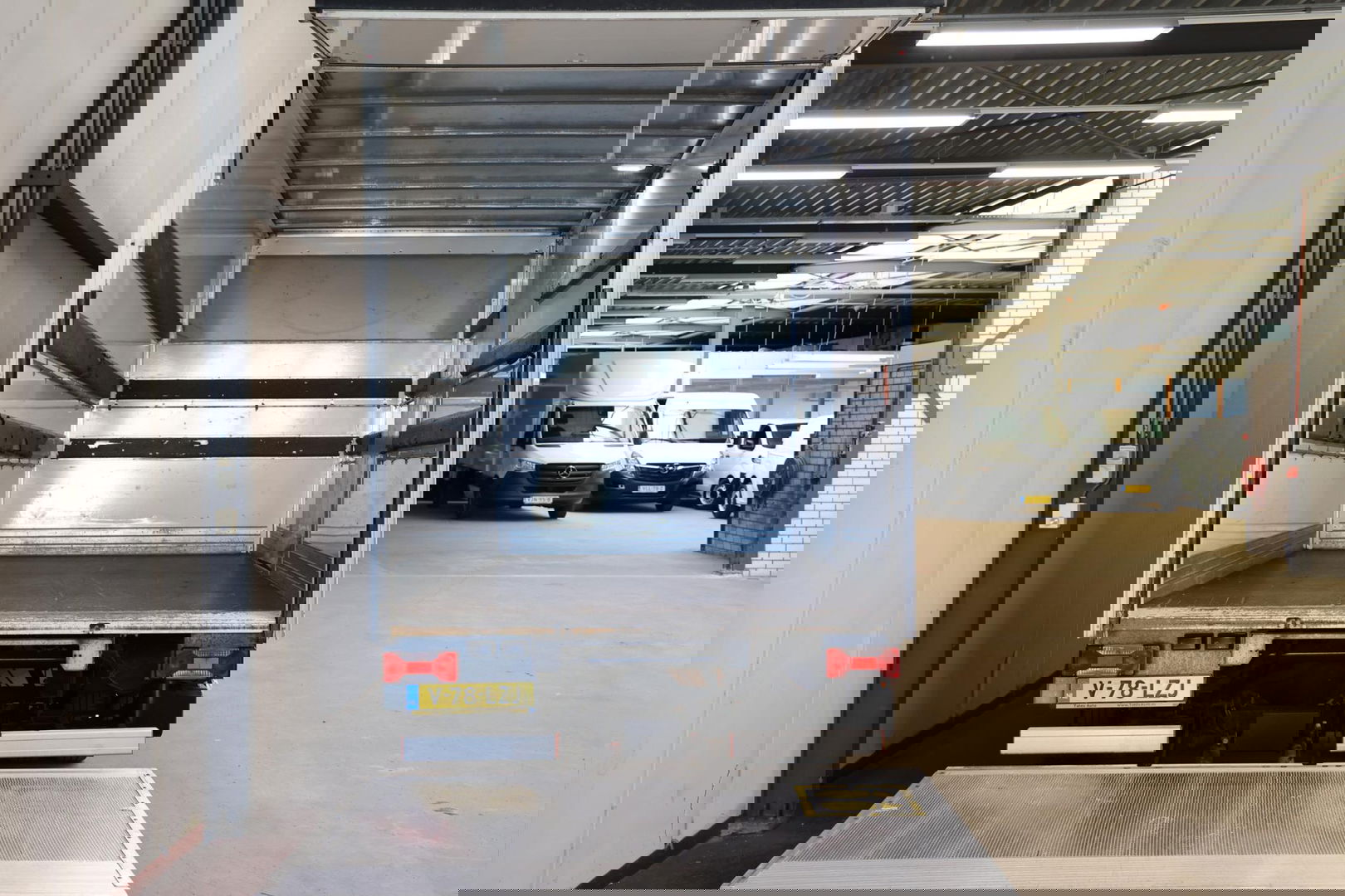 Iveco Daily 35C16 3.0 BAKWAGEN MET ZIJDEUR EN LAADKLEP