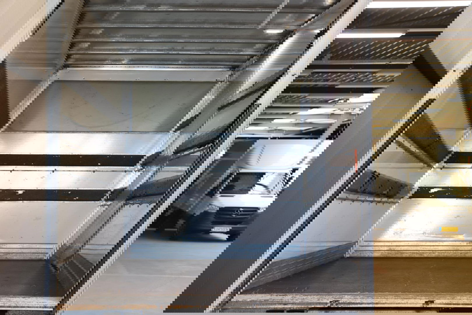 Iveco Daily 35C16 3.0 BAKWAGEN MET ZIJDEUR EN LAADKLEP