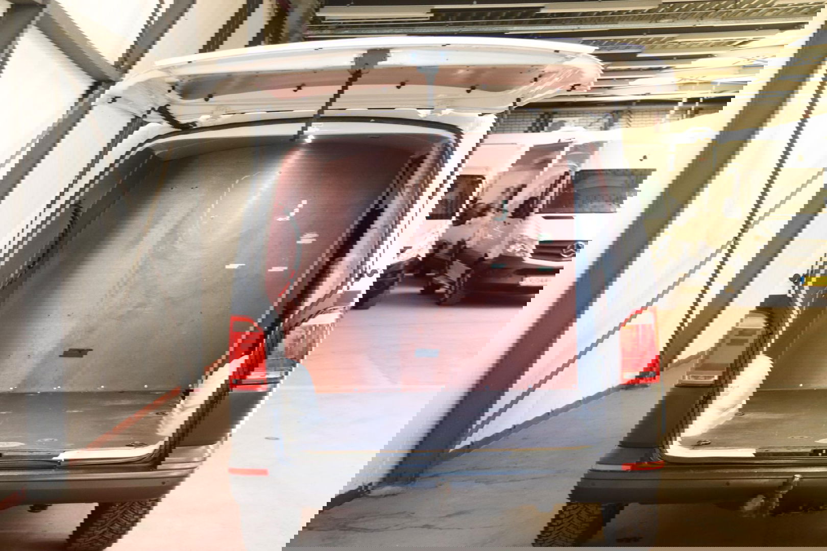 Volkswagen Transporter 2.0 TDI L2H1 DSG AUTOMAAT TREKHAAK