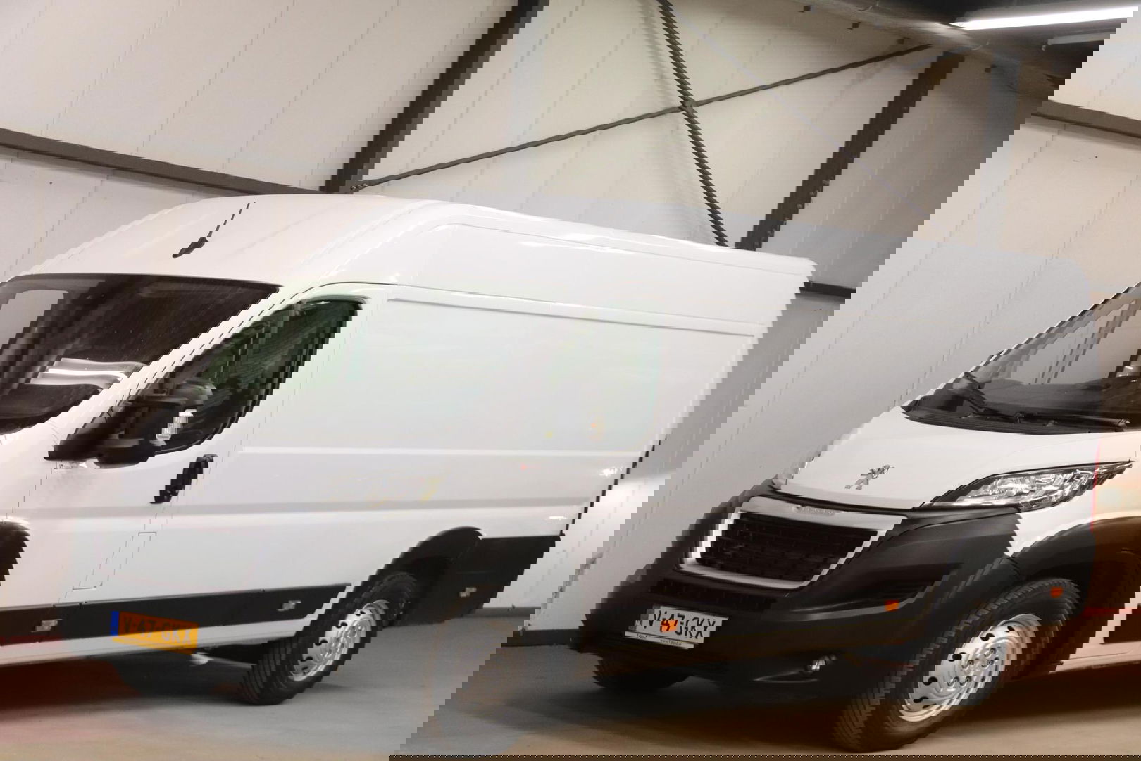 Peugeot Boxer 435 2.2 BlueHDi 140 L4H2 NAVIGATIESYSTEEM