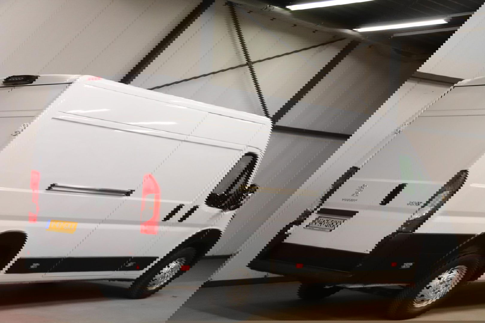 Peugeot Boxer 435 2.2 BlueHDi 140 L4H2 NAVIGATIESYSTEEM