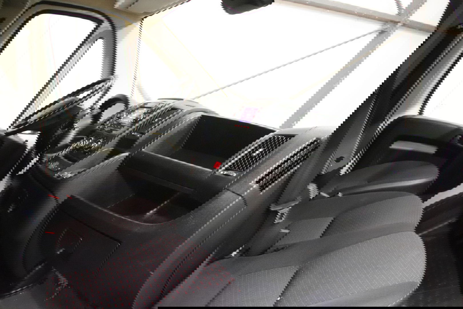 Peugeot Boxer 435 2.2 BlueHDi 140 L4H2 NAVIGATIESYSTEEM