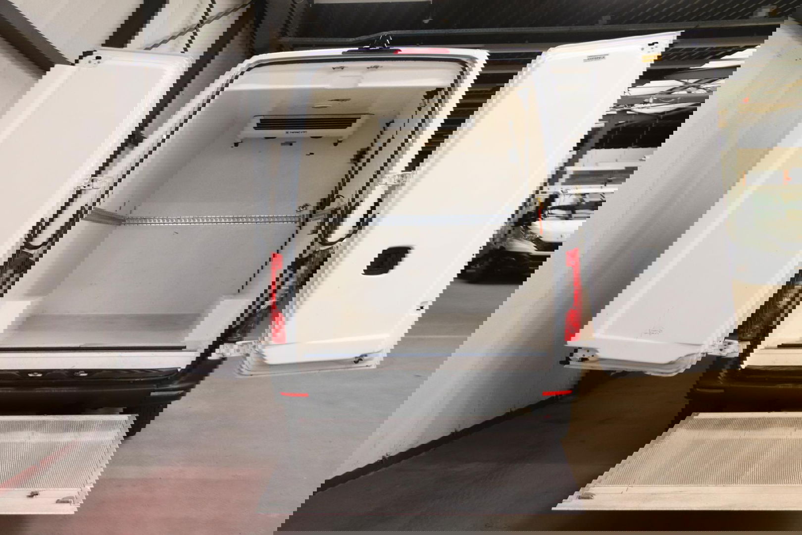 Mercedes-Benz Sprinter 316 L2H2 KOELWAGEN VRIESAUTO MET LAADKLEP EURO 6