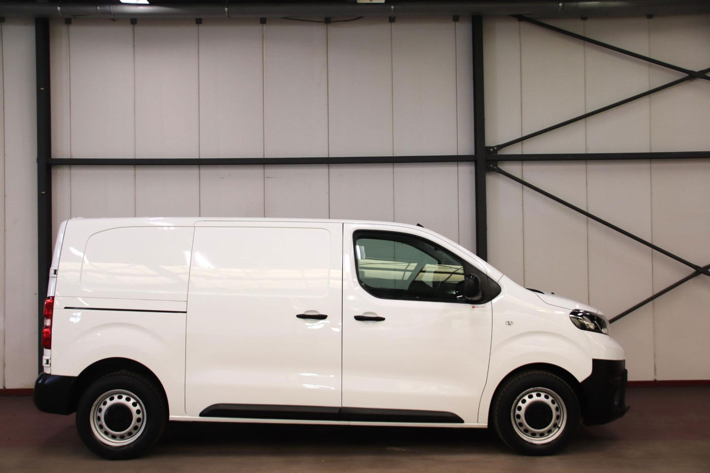 Toyota ProAce Worker D-4D 145PK L2H1 LANG EURO 6