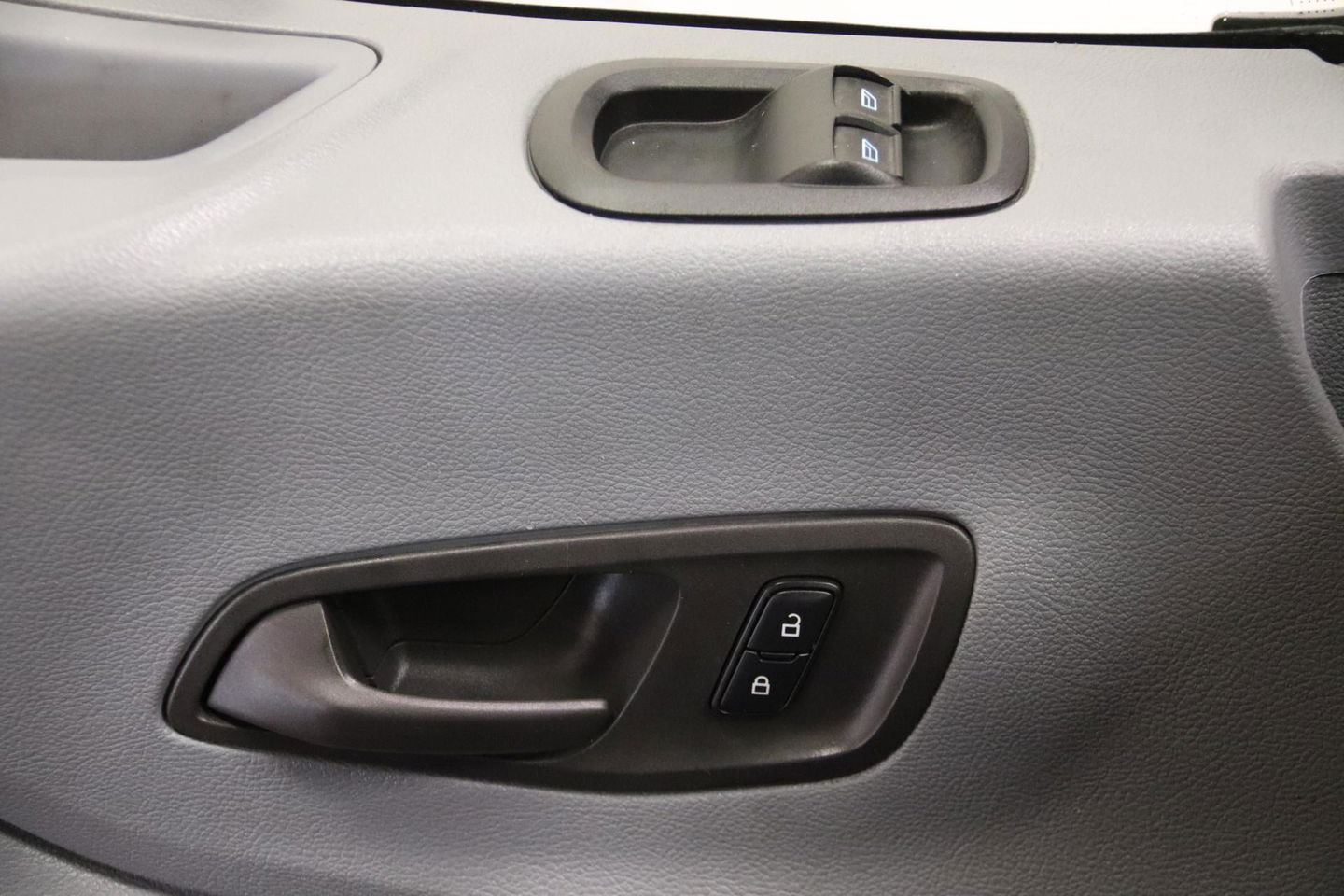 Ford Transit OPEN LAADBAK FINANCIAL LEASE 409 EURO PER MAAND TREKHAAK 2800KG