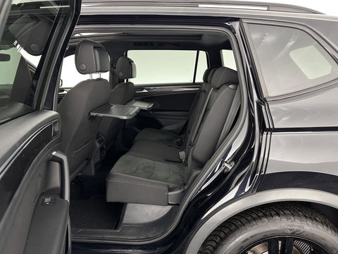 Volkswagen Tiguan Allspace 1.5 TSI R-Line Highline Business [ 7-Pers. ] Aut. *PANO | ARTVELOURS | FULL-LED | DIGI-COCKPIT | KEYLESS | ADAPTIVE-CRUISE | CAMERA | SHIFTPADDLES | CARPLAY | DAB+ | HEATED-COMFORTSEATS | NAVI-FULLMAP | PRIVACYGLASS | 19''ALU*