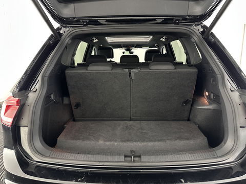 Volkswagen Tiguan Allspace 1.5 TSI R-Line Highline Business [ 7-Pers. ] Aut. *PANO | ARTVELOURS | FULL-LED | DIGI-COCKPIT | KEYLESS | ADAPTIVE-CRUISE | CAMERA | SHIFTPADDLES | CARPLAY | DAB+ | HEATED-COMFORTSEATS | NAVI-FULLMAP | PRIVACYGLASS | 19''ALU*