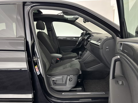 Volkswagen Tiguan Allspace 1.5 TSI R-Line Highline Business [ 7-Pers. ] Aut. *PANO | ARTVELOURS | FULL-LED | DIGI-COCKPIT | KEYLESS | ADAPTIVE-CRUISE | CAMERA | SHIFTPADDLES | CARPLAY | DAB+ | HEATED-COMFORTSEATS | NAVI-FULLMAP | PRIVACYGLASS | 19''ALU*