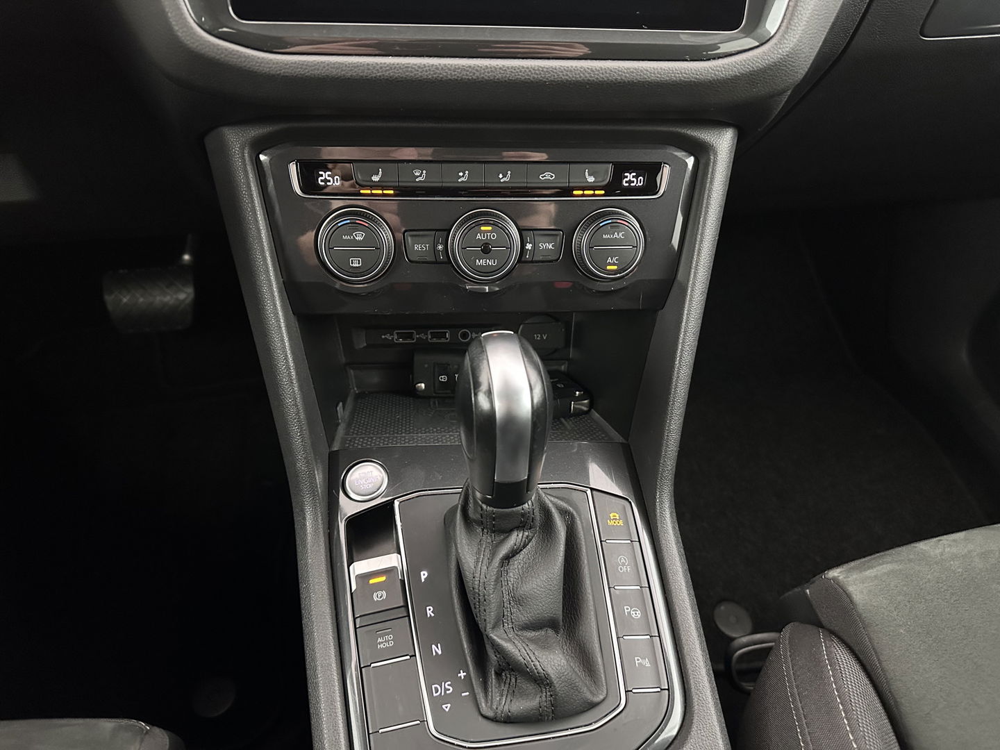 Volkswagen Tiguan Allspace 1.5 TSI R-Line Highline Business [ 7-Pers. ] Aut. *PANO | ARTVELOURS | FULL-LED | DIGI-COCKPIT | KEYLESS | ADAPTIVE-CRUISE | CAMERA | SHIFTPADDLES | CARPLAY | DAB+ | HEATED-COMFORTSEATS | NAVI-FULLMAP | PRIVACYGLASS | 19''ALU*