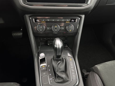 Volkswagen Tiguan Allspace 1.5 TSI R-Line Highline Business [ 7-Pers. ] Aut. *PANO | ARTVELOURS | FULL-LED | DIGI-COCKPIT | KEYLESS | ADAPTIVE-CRUISE | CAMERA | SHIFTPADDLES | CARPLAY | DAB+ | HEATED-COMFORTSEATS | NAVI-FULLMAP | PRIVACYGLASS | 19''ALU*