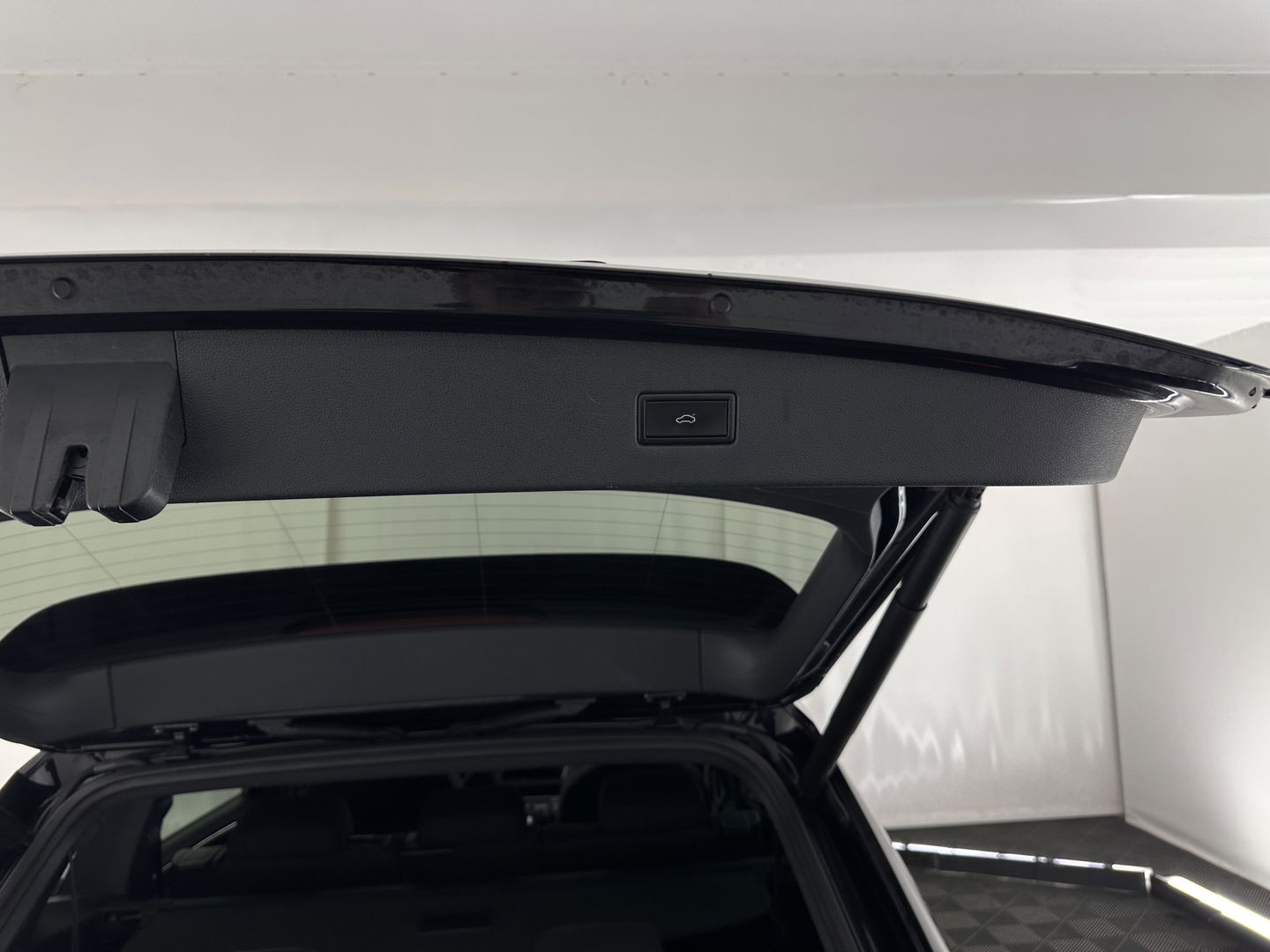 Volkswagen Tiguan Allspace 1.5 TSI R-Line Highline Business [ 7-Pers. ] Aut. *PANO | ARTVELOURS | FULL-LED | DIGI-COCKPIT | KEYLESS | ADAPTIVE-CRUISE | CAMERA | SHIFTPADDLES | CARPLAY | DAB+ | HEATED-COMFORTSEATS | NAVI-FULLMAP | PRIVACYGLASS | 19''ALU*