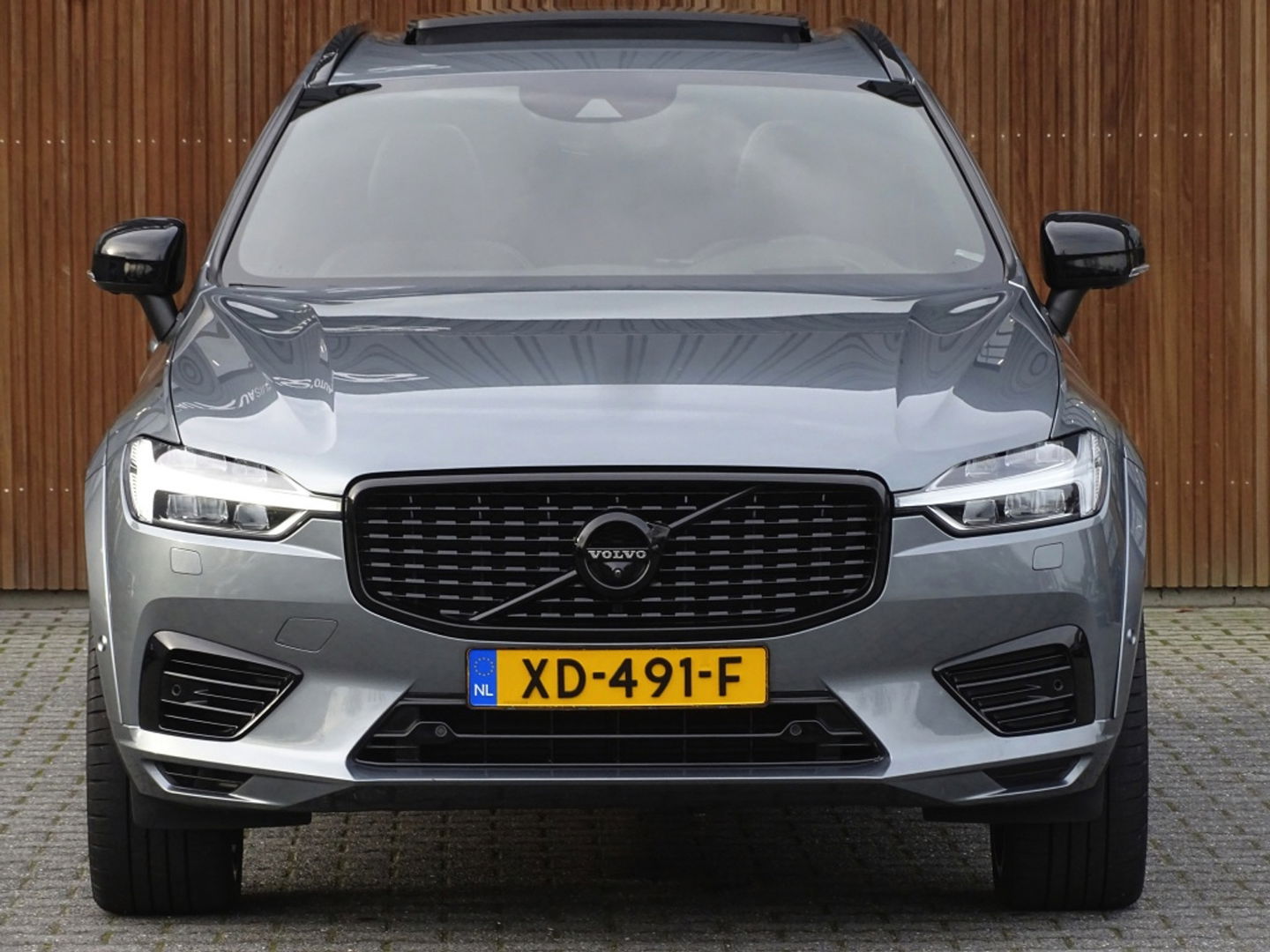 Volvo XC60 T8 400PK AWD / R-Design / 360° / panoramadak / *NAP*