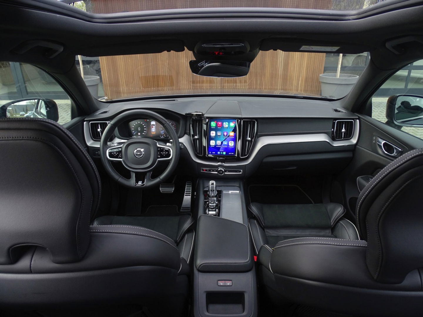 Volvo XC60 T8 400PK AWD / R-Design / 360° / panoramadak / *NAP*