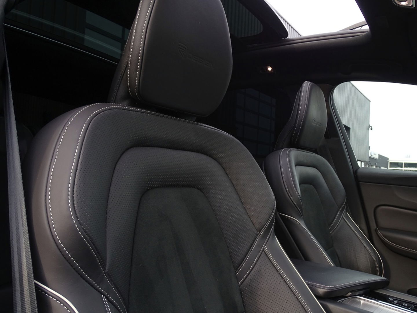 Volvo XC60 T8 400PK AWD / R-Design / 360° / panoramadak / *NAP*