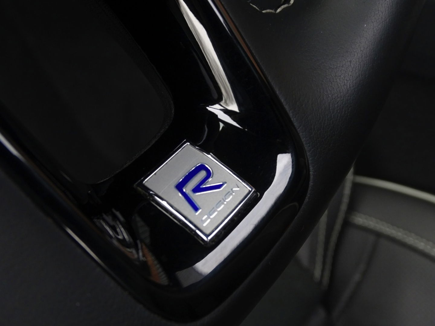 Volvo XC60 T8 400PK AWD / R-Design / 360° / panoramadak / *NAP*