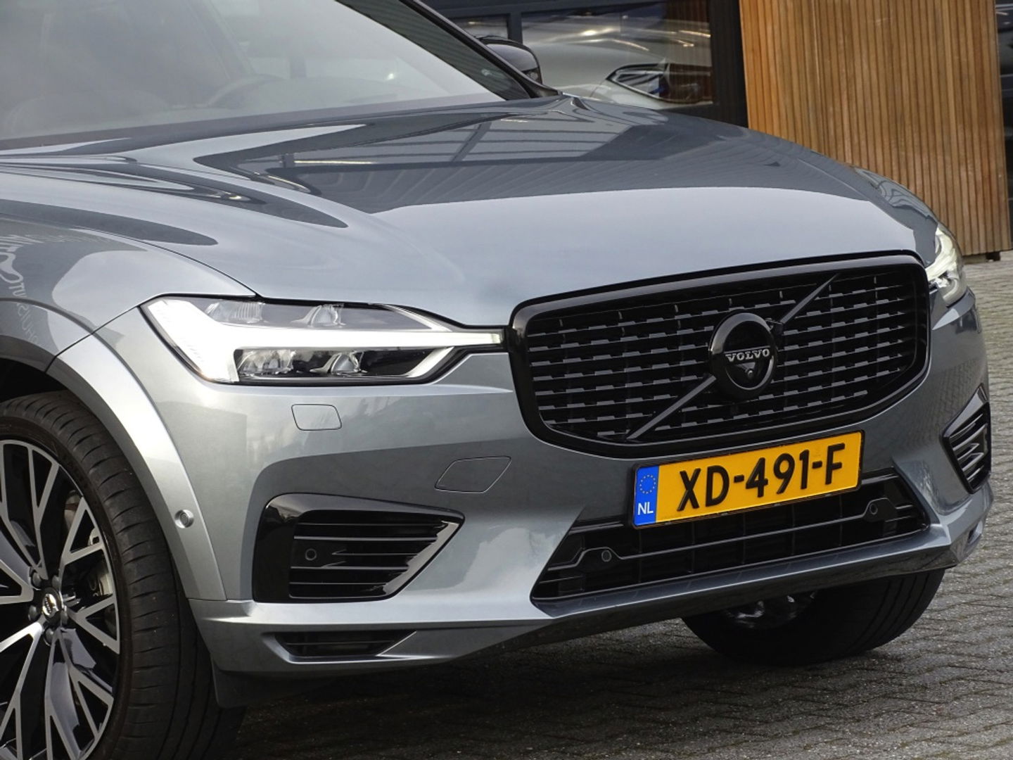 Volvo XC60 T8 400PK AWD / R-Design / 360° / panoramadak / *NAP*