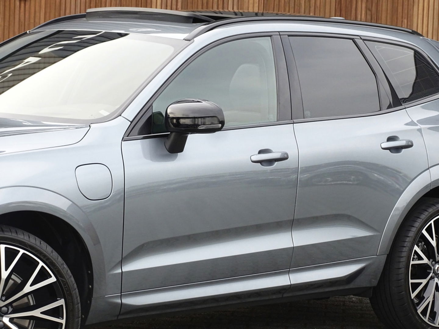 Volvo XC60 T8 400PK AWD / R-Design / 360° / panoramadak / *NAP*