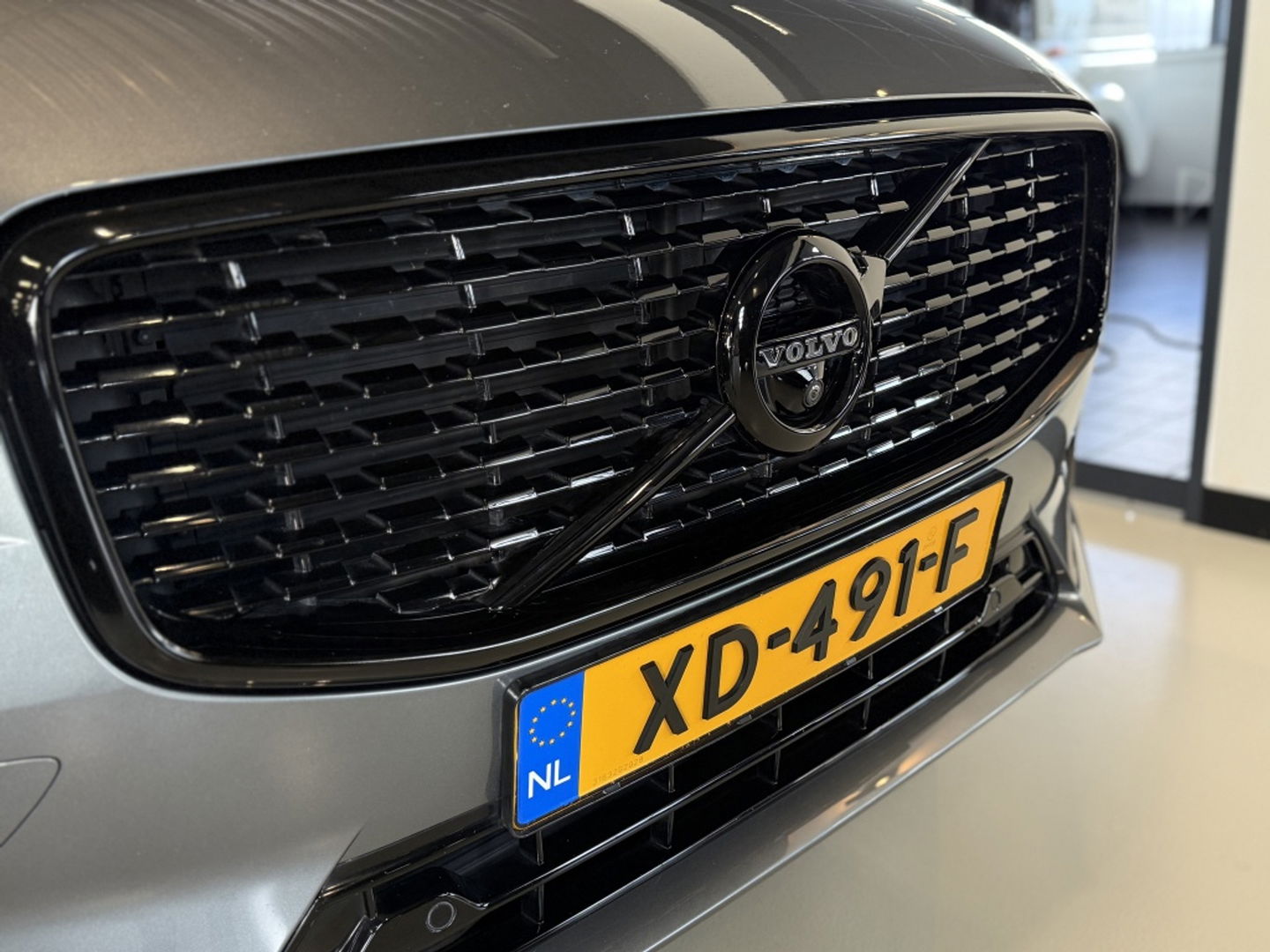 Volvo XC60 T8 400PK AWD / R-Design / 360° / panoramadak / *NAP*