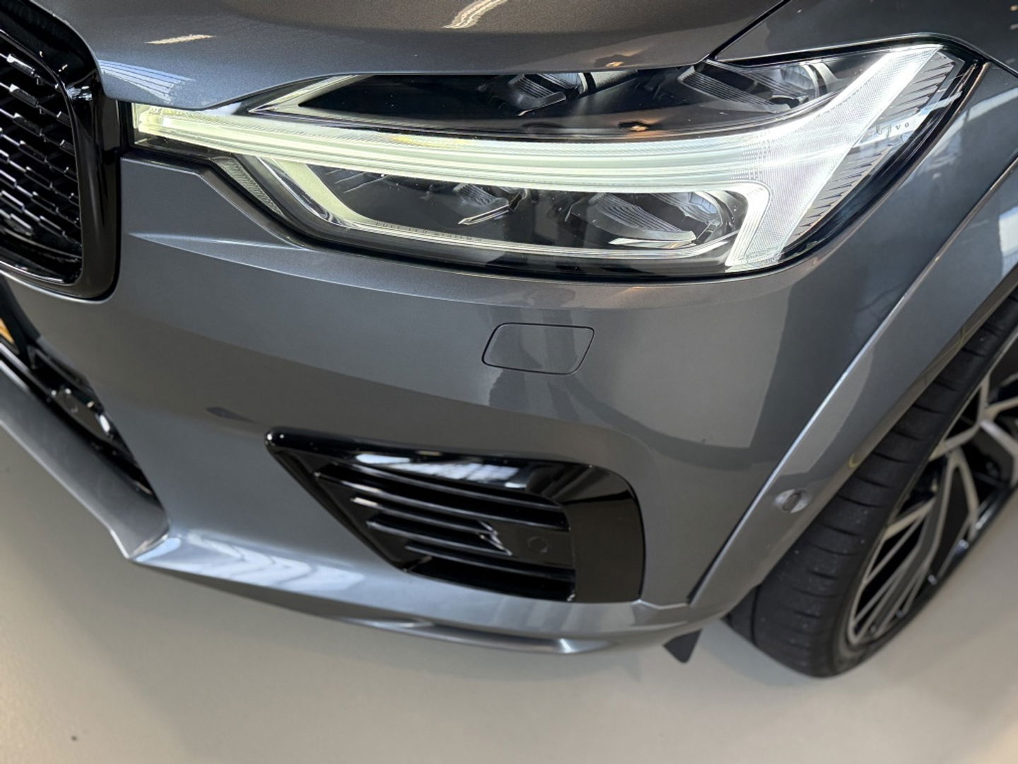 Volvo XC60 T8 400PK AWD / R-Design / 360° / panoramadak / *NAP*