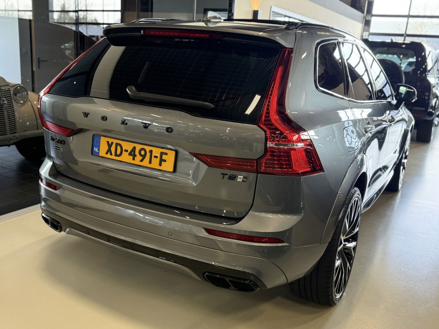Volvo XC60 T8 400PK AWD / R-Design / 360° / panoramadak / *NAP*