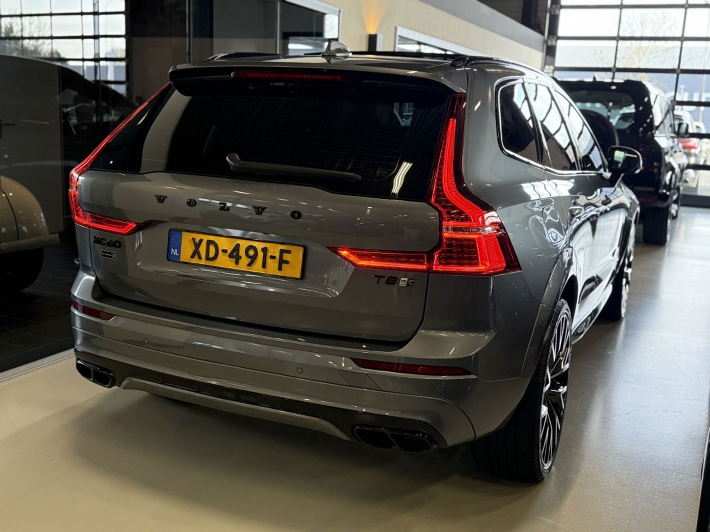 Volvo XC60 T8 400PK AWD / R-Design / 360° / panoramadak / *NAP*