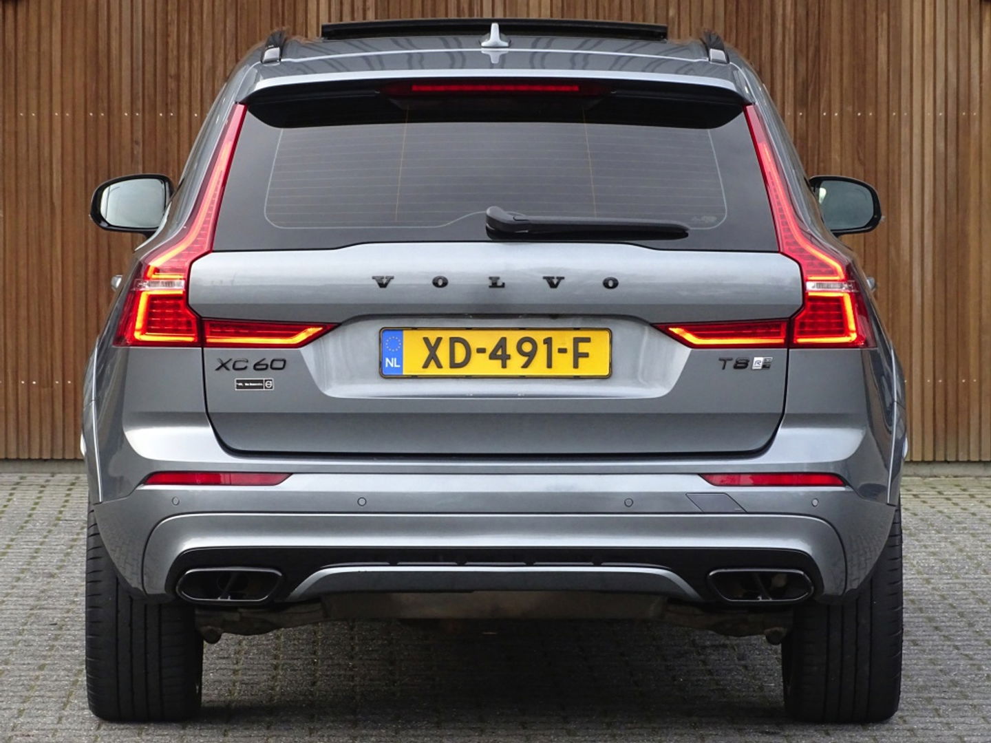Volvo XC60 T8 400PK AWD / R-Design / 360° / panoramadak / *NAP*