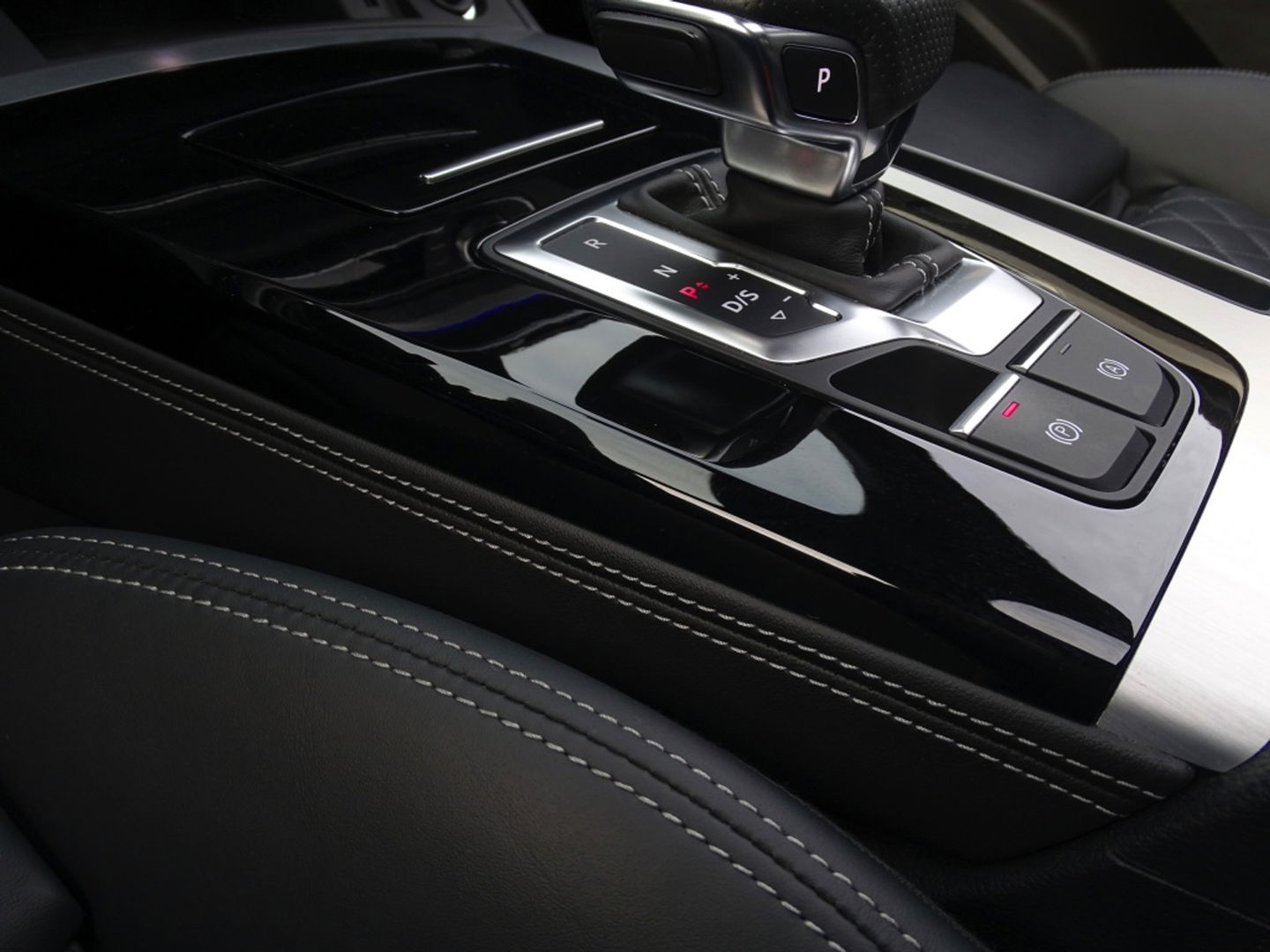 Audi Q5 55 TFSI e 367PK / S edition / B&O / LED