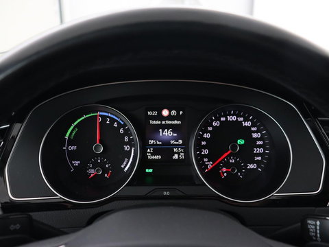 Volkswagen Passat 1.4 TSI PHEV GTE | Trekhaak | Stoelverwarming | Massage | Camera | Carplay | Navigatie | Adaptive cruise | Matrix LED | Parkeerhulp | Climate control | Plug In