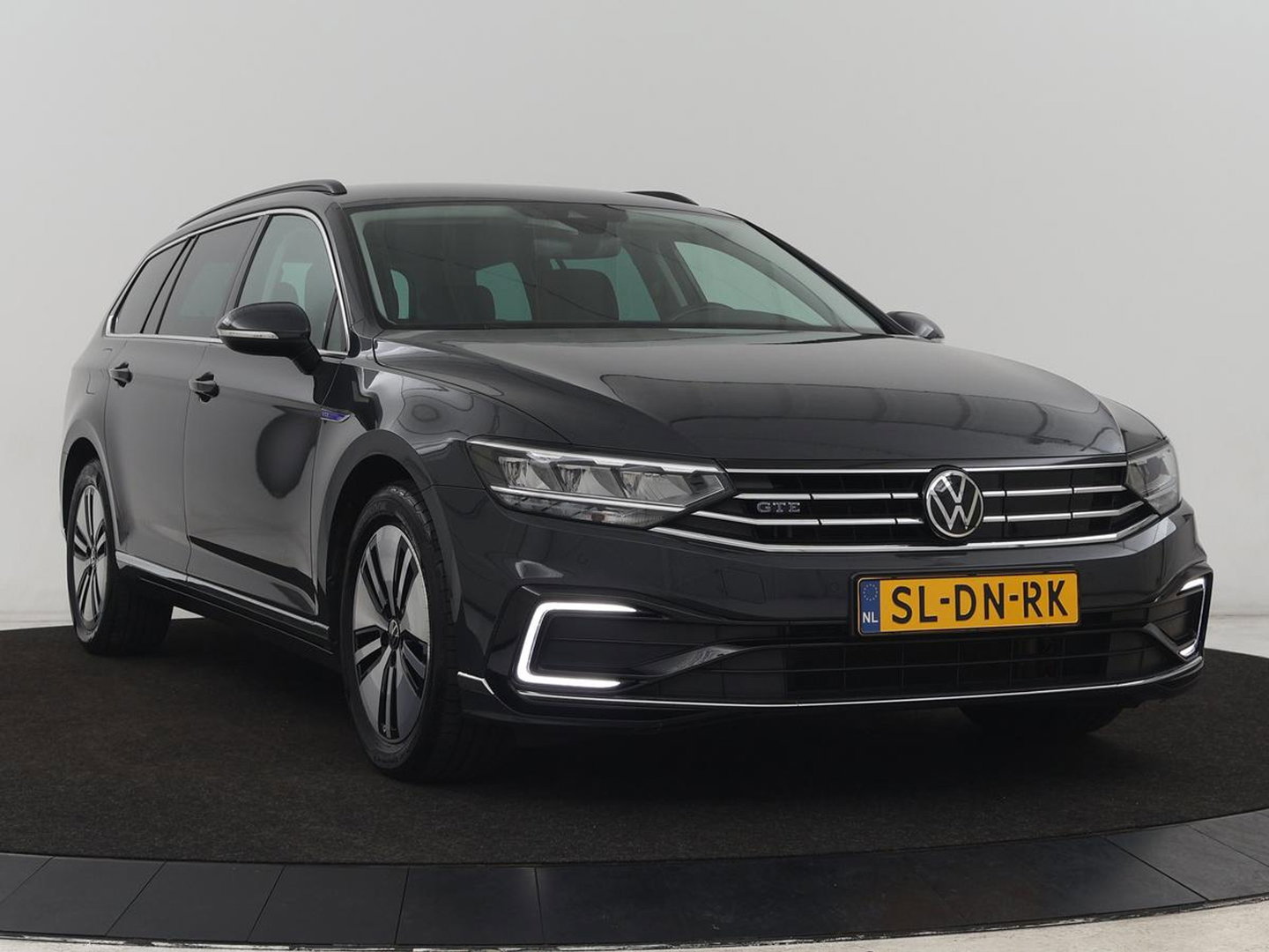 Volkswagen Passat 1.4 TSI PHEV GTE | Trekhaak | Stoelverwarming | Massage | Camera | Carplay | Navigatie | Adaptive cruise | Matrix LED | Parkeerhulp | Climate control | Plug In