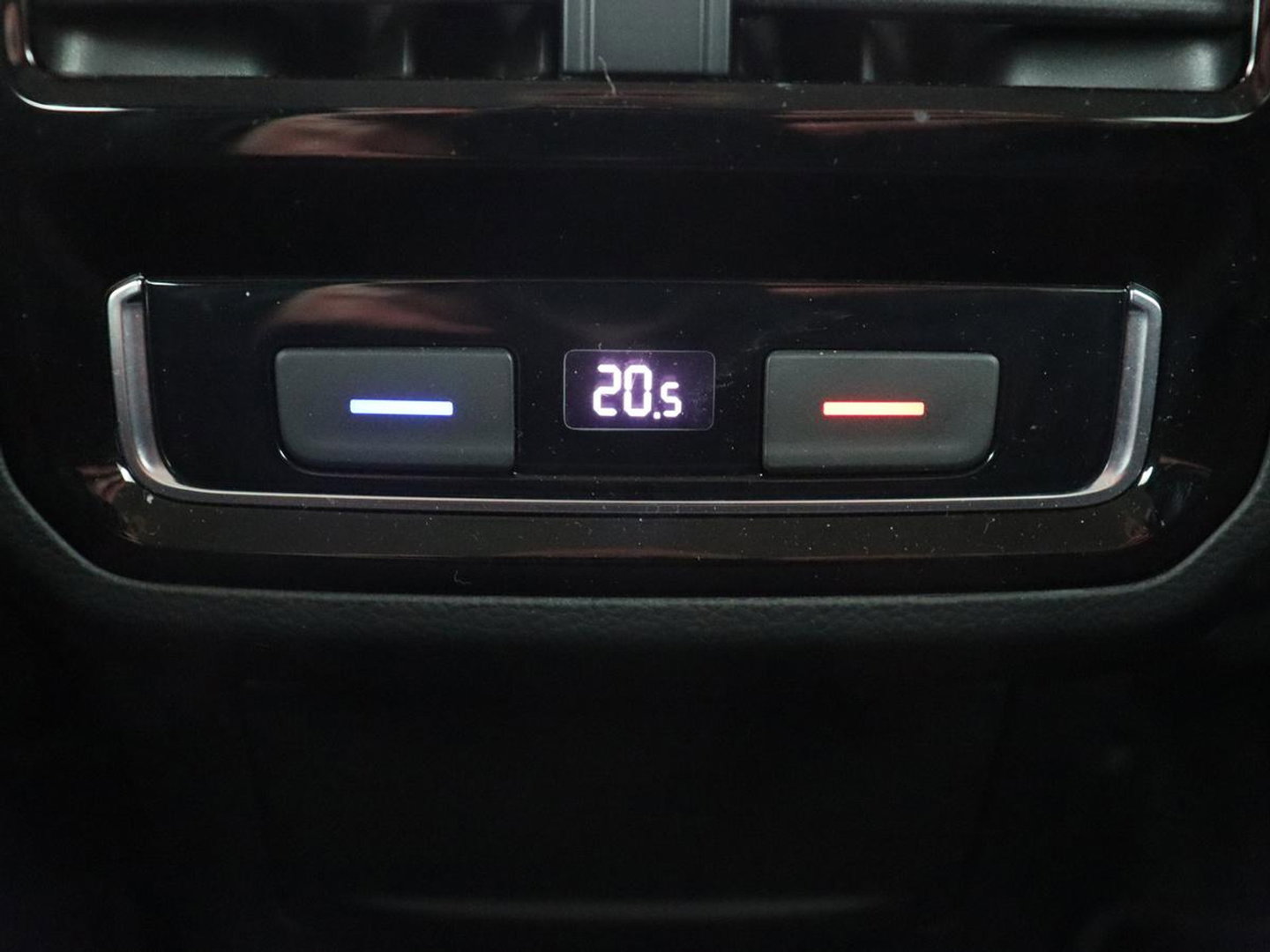 Volkswagen Passat 1.4 TSI PHEV GTE | Trekhaak | Stoelverwarming | Massage | Camera | Carplay | Navigatie | Adaptive cruise | Matrix LED | Parkeerhulp | Climate control | Plug In