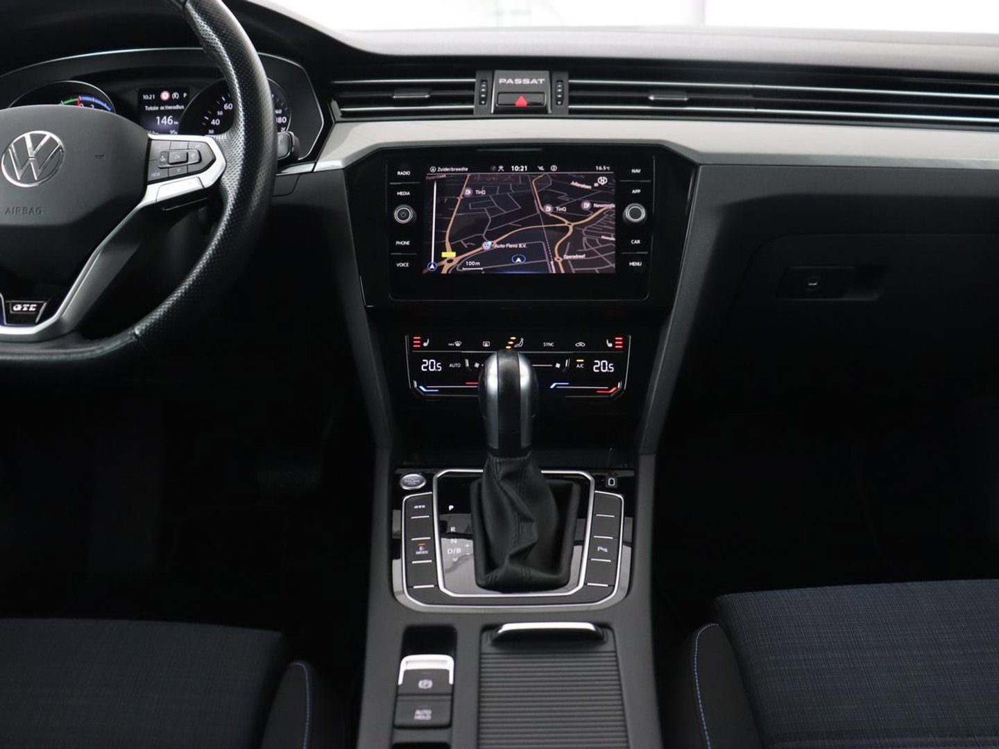 Volkswagen Passat 1.4 TSI PHEV GTE | Trekhaak | Stoelverwarming | Massage | Camera | Carplay | Navigatie | Adaptive cruise | Matrix LED | Parkeerhulp | Climate control | Plug In