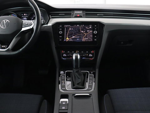 Volkswagen Passat 1.4 TSI PHEV GTE | Trekhaak | Stoelverwarming | Massage | Camera | Carplay | Navigatie | Adaptive cruise | Matrix LED | Parkeerhulp | Climate control | Plug In
