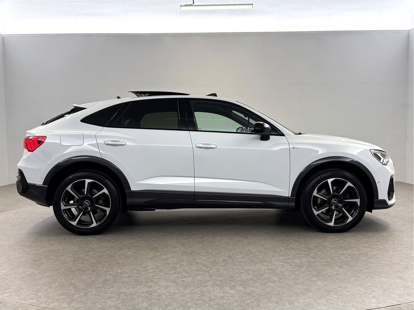 Audi Q3 45 TFSI e Sportback S-Line | SOH 96% | Pano | LED-Matrix | Camera | Virtual | Sfeer | Stoelverw. | Cruise | Navi