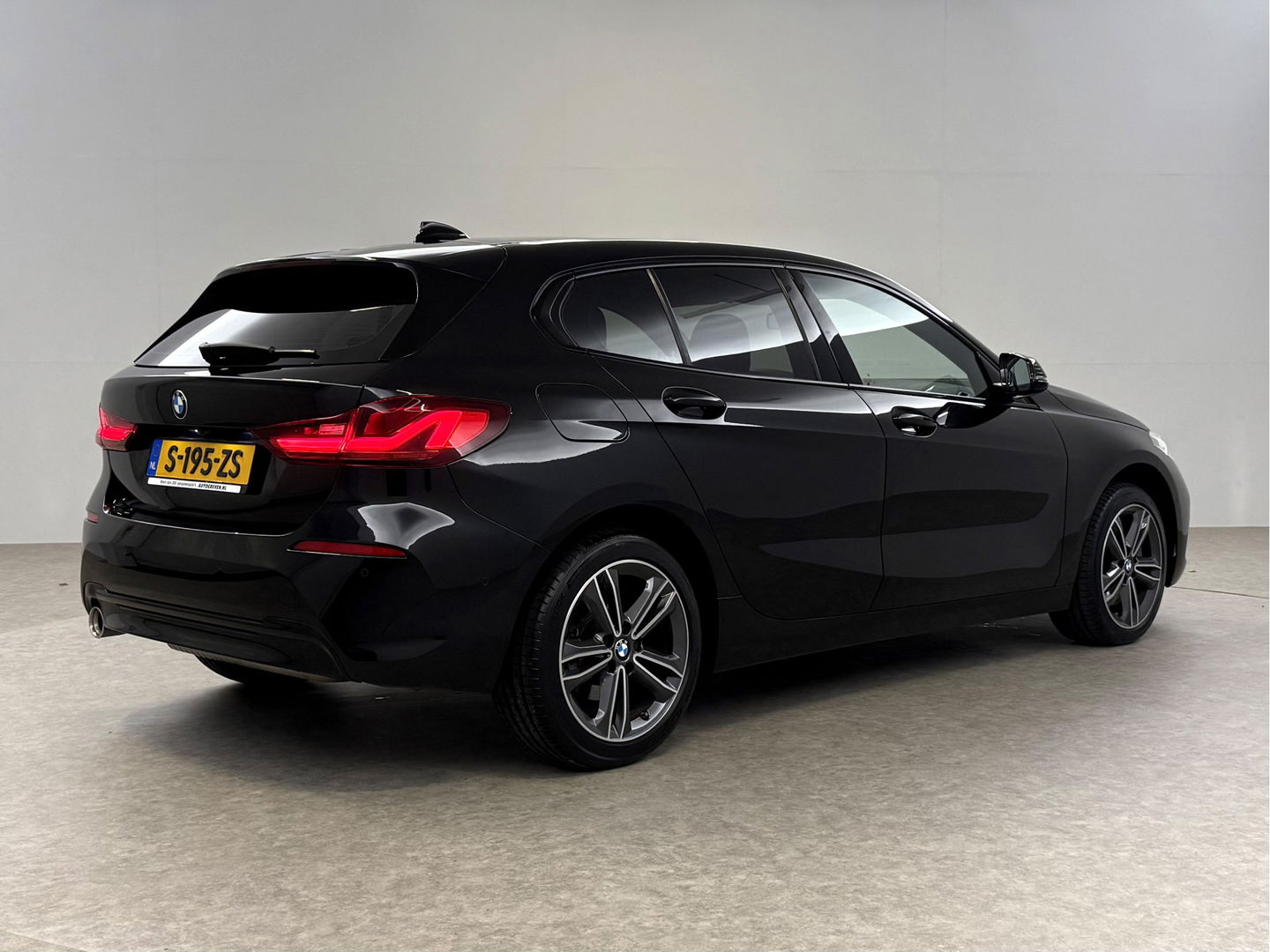 BMW 1-serie 118i | Camera | Sfeer | Virtual | Carplay | Cruise | Parkeersens. | NAP