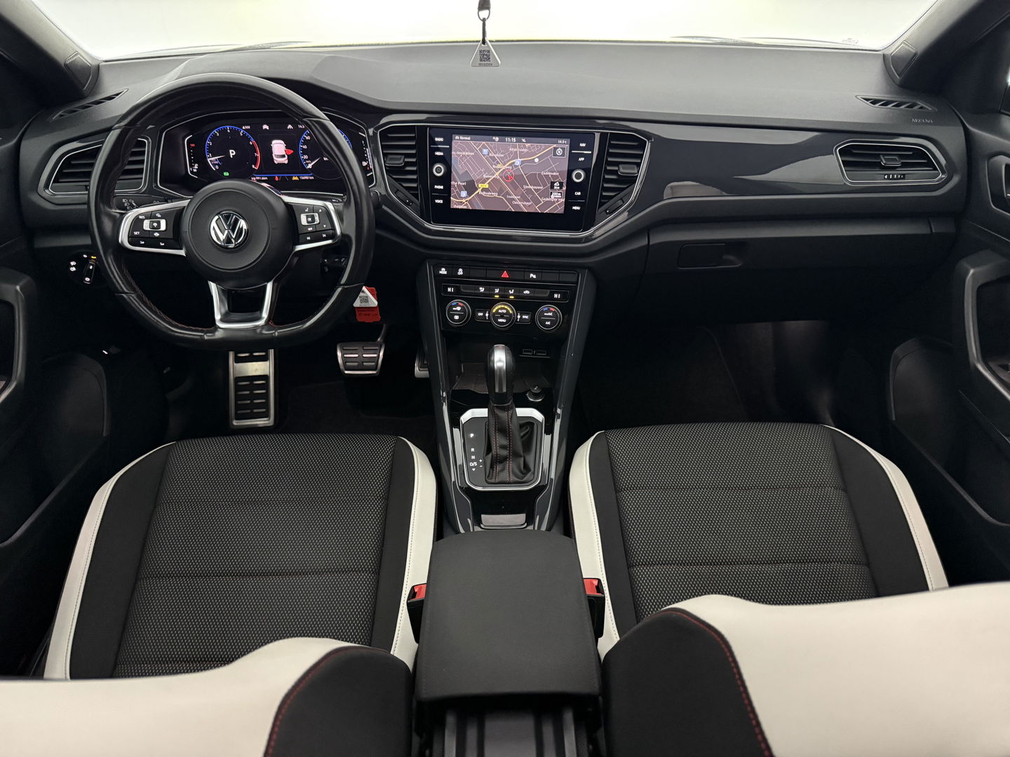 Volkswagen T-Roc 1.5 TSI 150PK R-Line | Pano | Sfeer | Virtual | Carplay | LED | Adap. Cruise | Parkeersens. | NAP