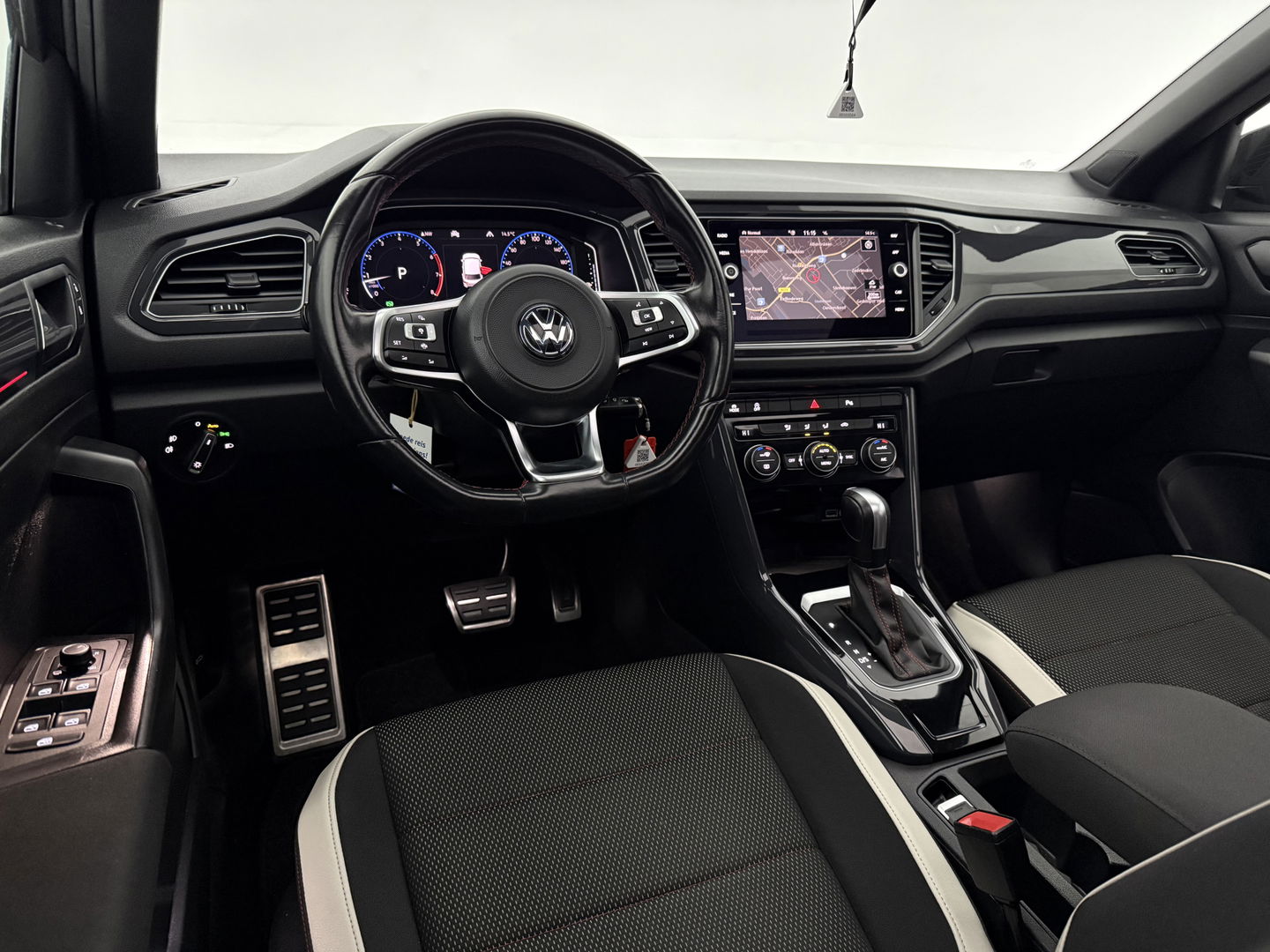 Volkswagen T-Roc 1.5 TSI 150PK R-Line | Pano | Sfeer | Virtual | Carplay | LED | Adap. Cruise | Parkeersens. | NAP