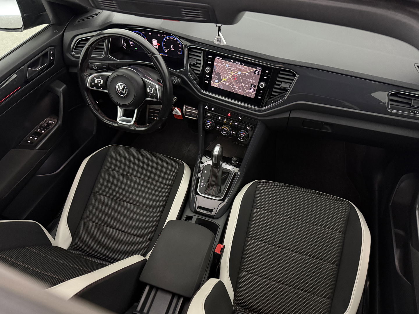 Volkswagen T-Roc 1.5 TSI 150PK R-Line | Pano | Sfeer | Virtual | Carplay | LED | Adap. Cruise | Parkeersens. | NAP