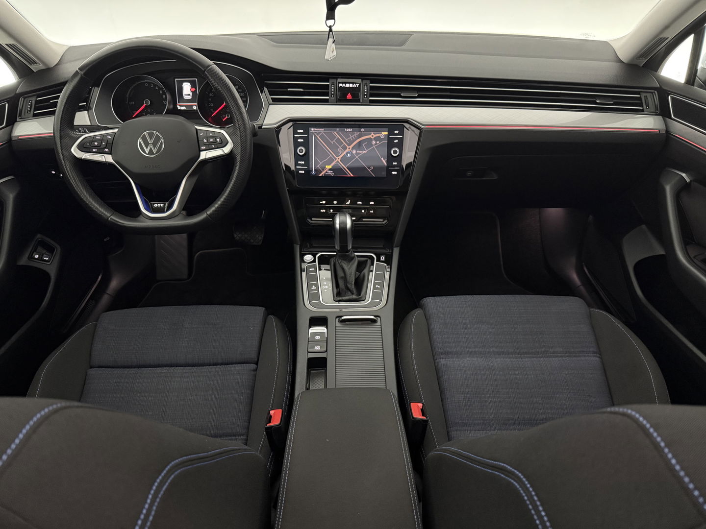 Volkswagen Passat Variant 1.4 TSI GTE PHEV 218PK | SOH 90% | Pano | Sfeerverl. | Camera | Adap. Cruise | Carplay