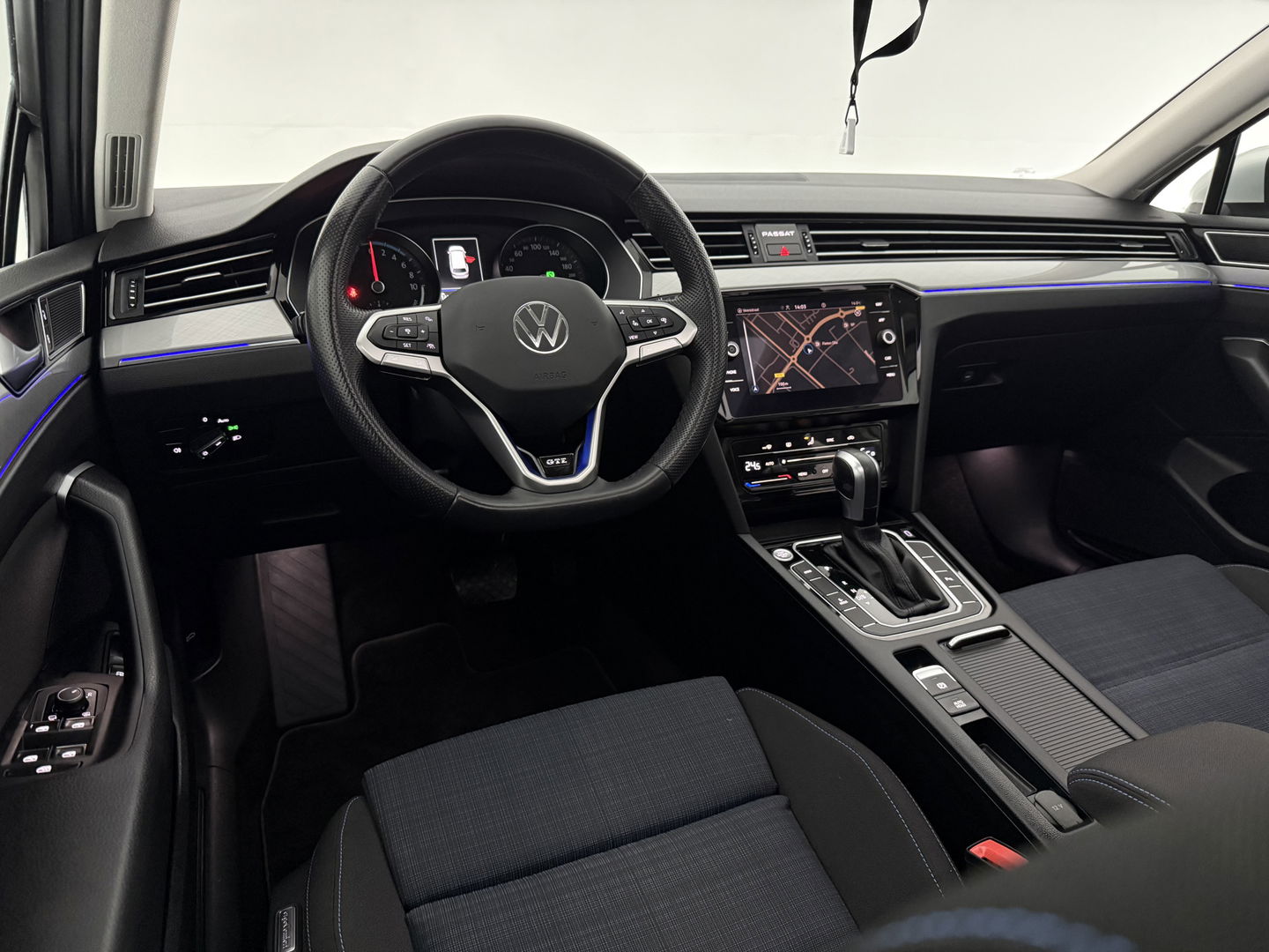 Volkswagen Passat Variant 1.4 TSI GTE PHEV 218PK | SOH 90% | Pano | Sfeerverl. | Camera | Adap. Cruise | Carplay