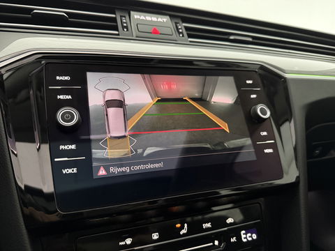 Volkswagen Passat Variant 1.4 TSI GTE PHEV 218PK | SOH 90% | Pano | Sfeerverl. | Camera | Adap. Cruise | Carplay