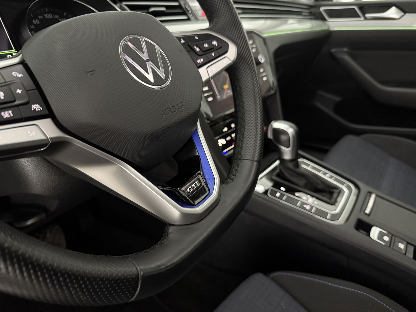 Volkswagen Passat Variant 1.4 TSI GTE PHEV 218PK | SOH 90% | Pano | Sfeerverl. | Camera | Adap. Cruise | Carplay