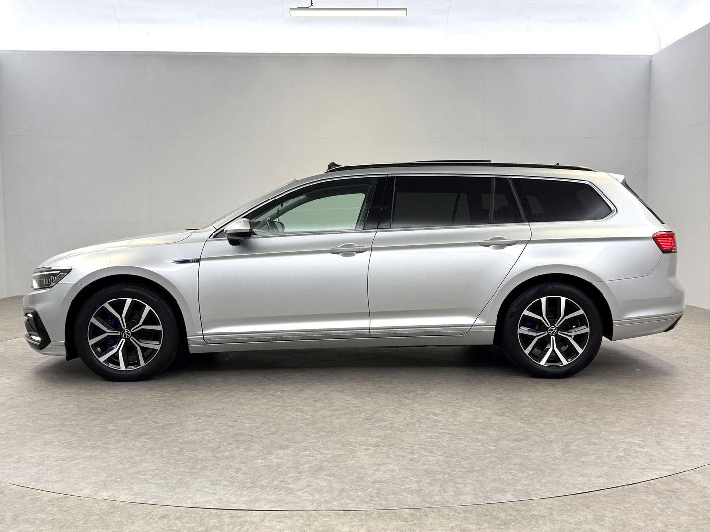 Volkswagen Passat Variant 1.4 TSI GTE PHEV 218PK | SOH 90% | Pano | Sfeerverl. | Camera | Adap. Cruise | Carplay