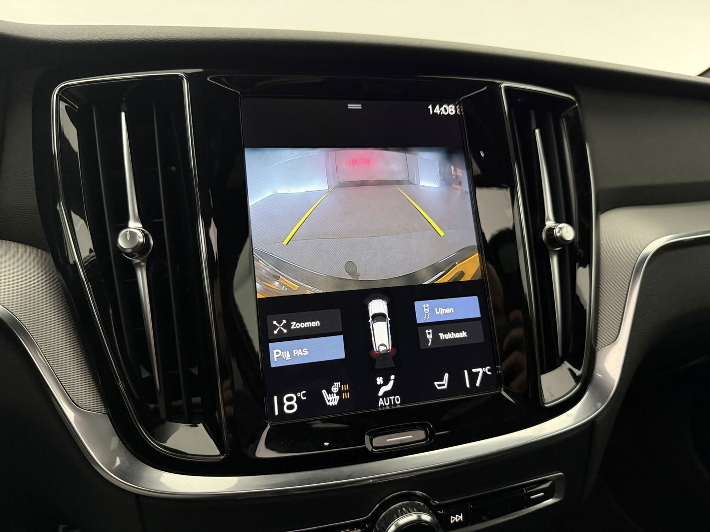 Volvo V60 2.0 T6 Recharge 340PK AWD R-Design | Pano | H/K | Virtual | Memory | Camera | Stoel/Stuurverw. | Trekh. | Keyless | Carplay | NAP