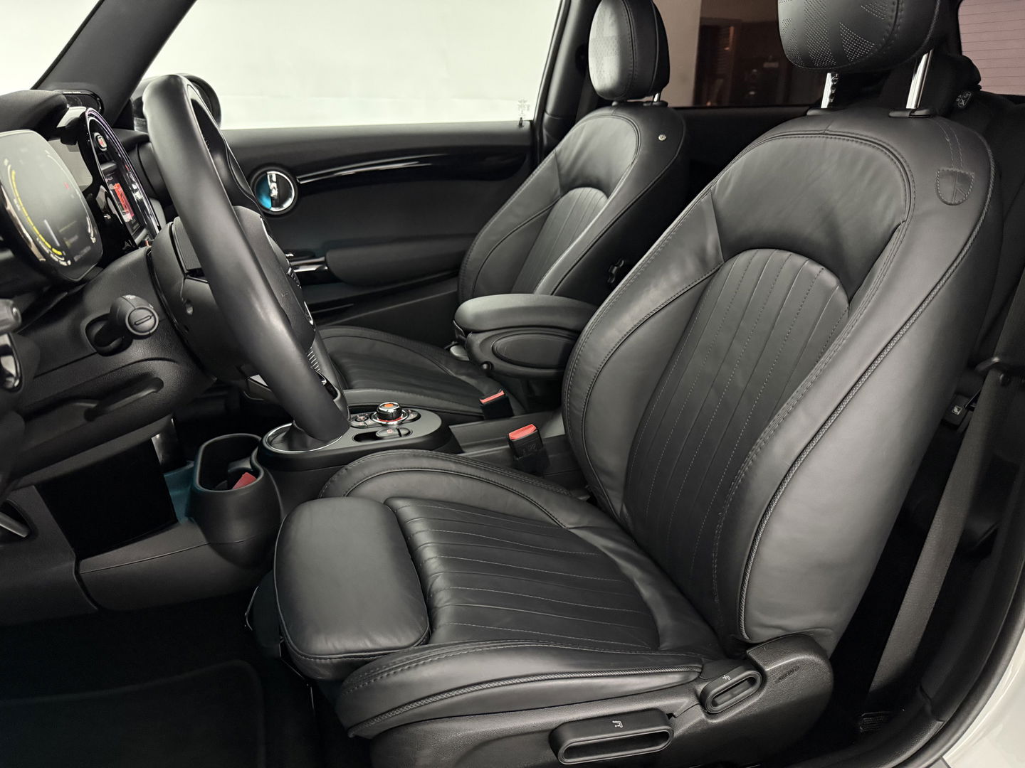 MINI Cooper Yours 33 kWh | SOH 92% | Snelladen | Pano | H/K | Sfeer | HuD | Virtual | Camera | Carplay | Stoelverw. | Keyless |  NAP