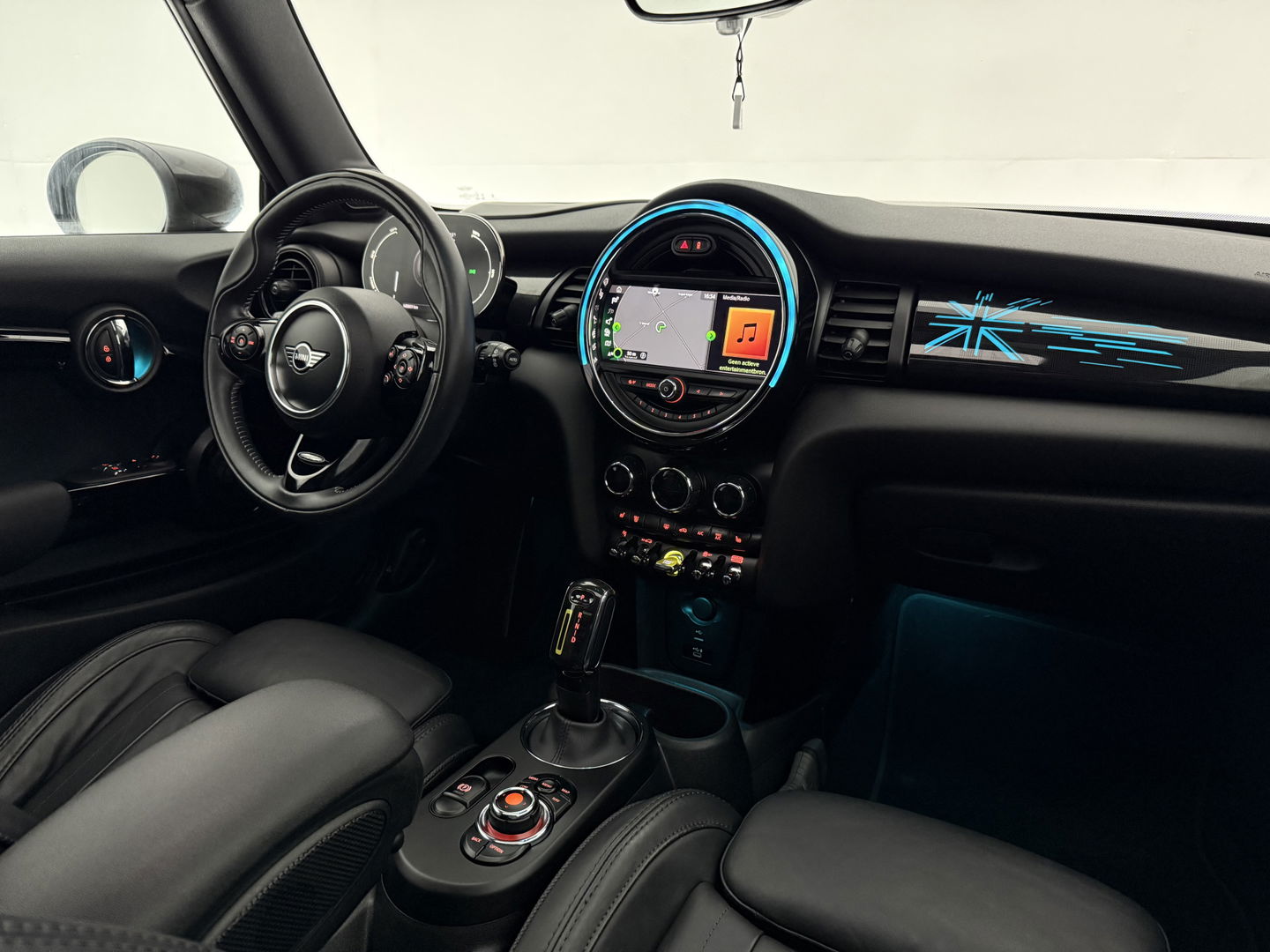 MINI Cooper Yours 33 kWh | SOH 92% | Snelladen | Pano | H/K | Sfeer | HuD | Virtual | Camera | Carplay | Stoelverw. | Keyless |  NAP