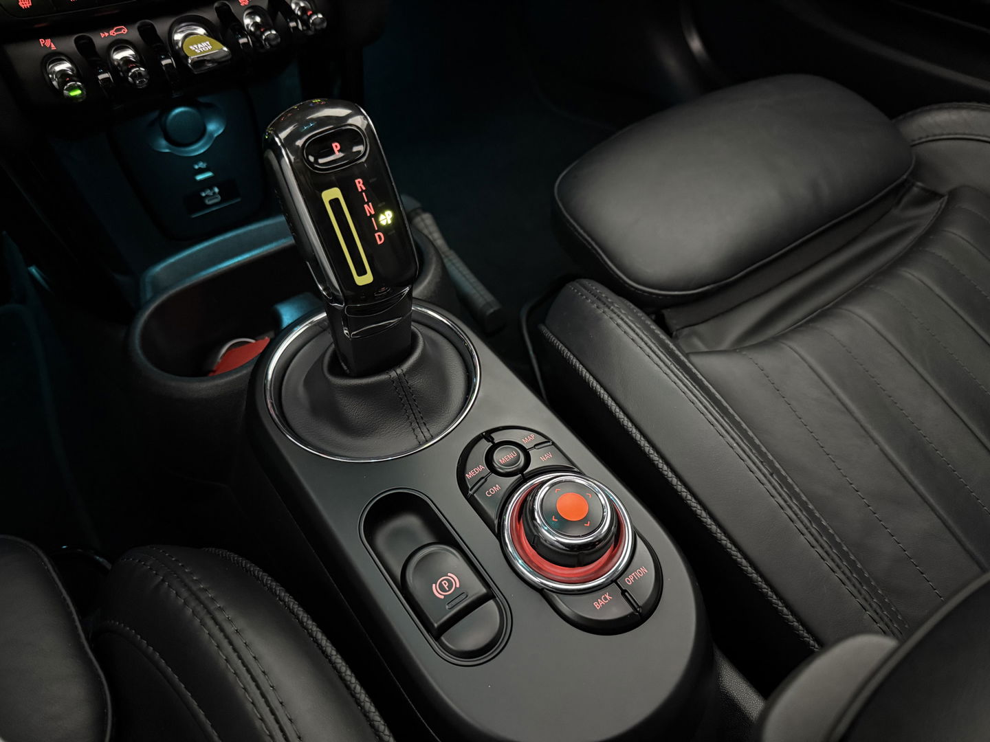 MINI Cooper Yours 33 kWh | SOH 92% | Snelladen | Pano | H/K | Sfeer | HuD | Virtual | Camera | Carplay | Stoelverw. | Keyless |  NAP