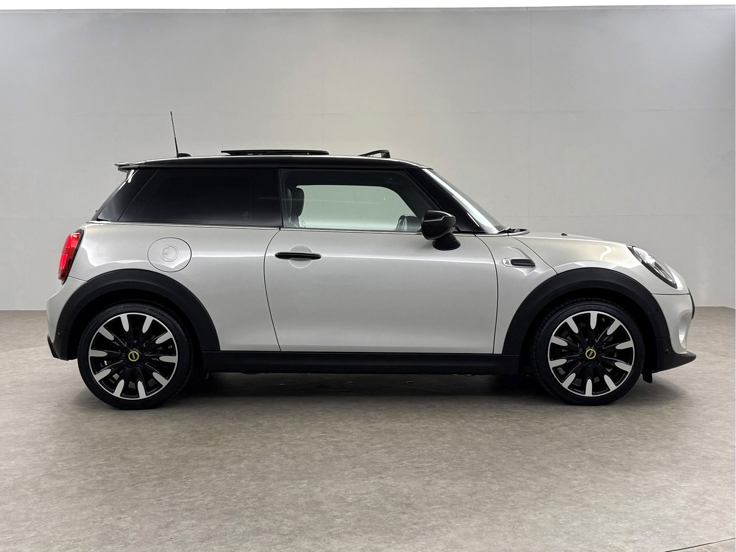 MINI Cooper Yours 33 kWh | SOH 92% | Snelladen | Pano | H/K | Sfeer | HuD | Virtual | Camera | Carplay | Stoelverw. | Keyless |  NAP
