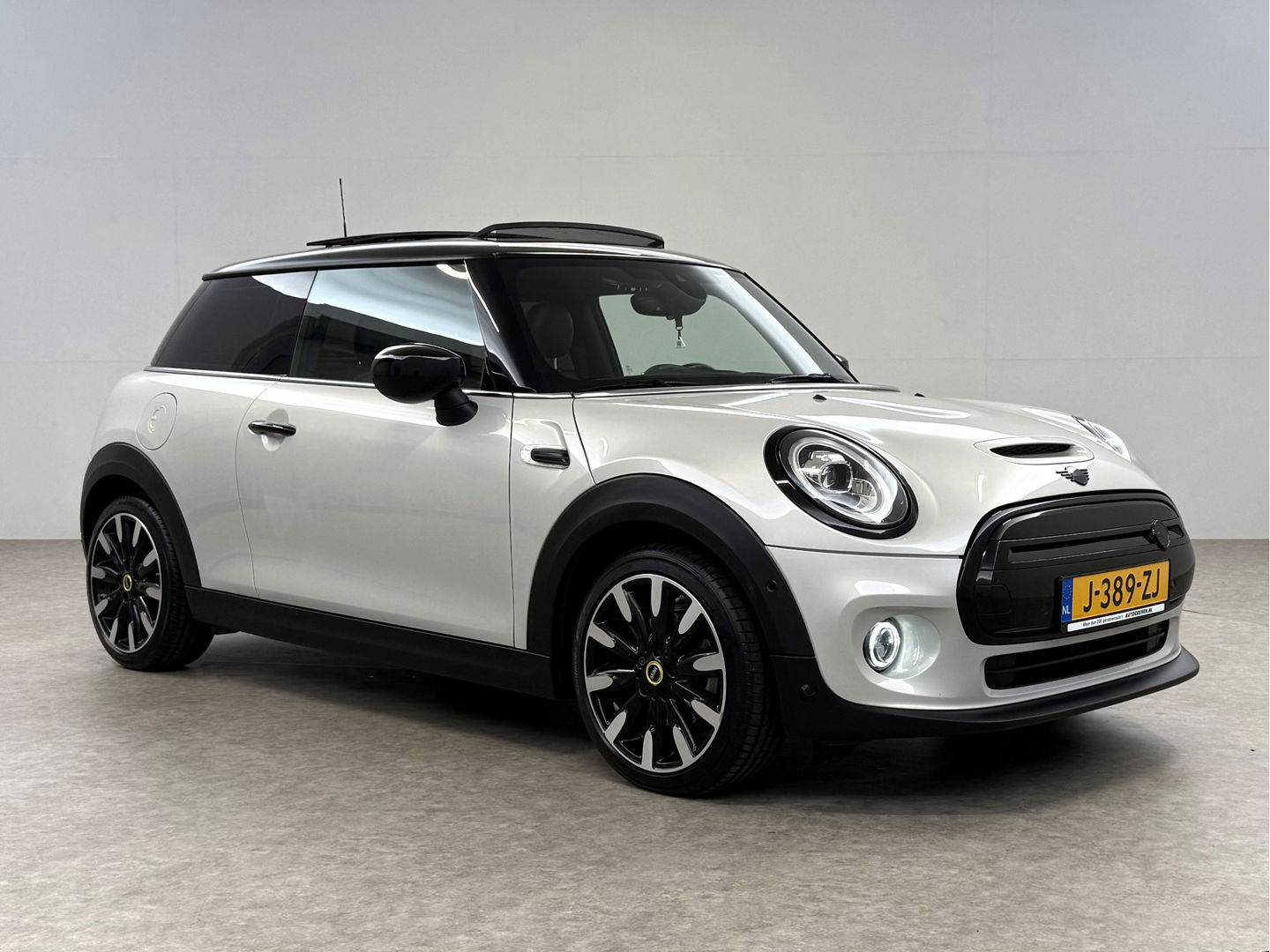 MINI Cooper Yours 33 kWh | SOH 92% | Snelladen | Pano | H/K | Sfeer | HuD | Virtual | Camera | Carplay | Stoelverw. | Keyless |  NAP