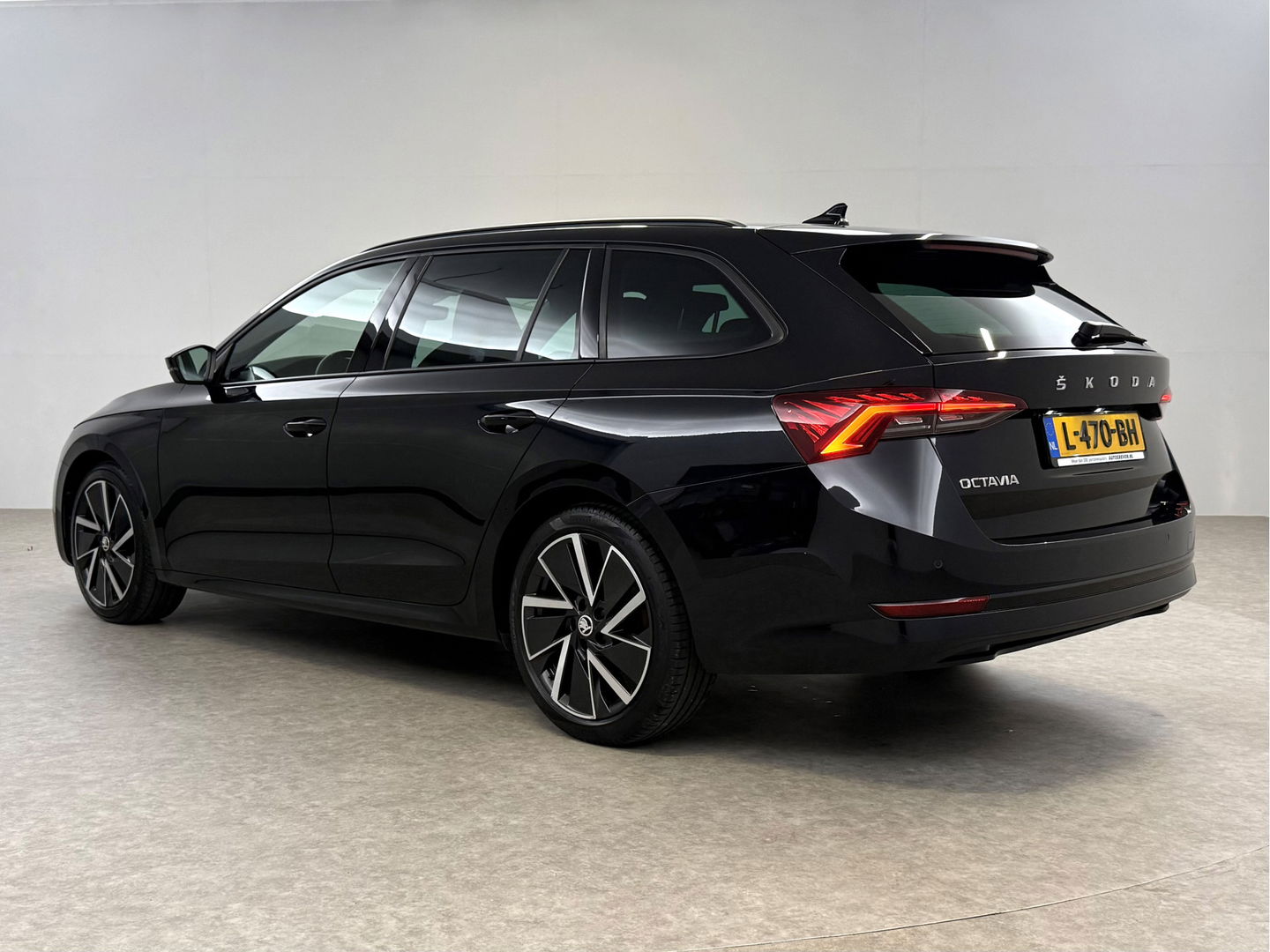 Škoda Octavia 1.0 TSI Sport Business | Virtual | Sfeerverl. | Carplay | Parkeersens. | NAP